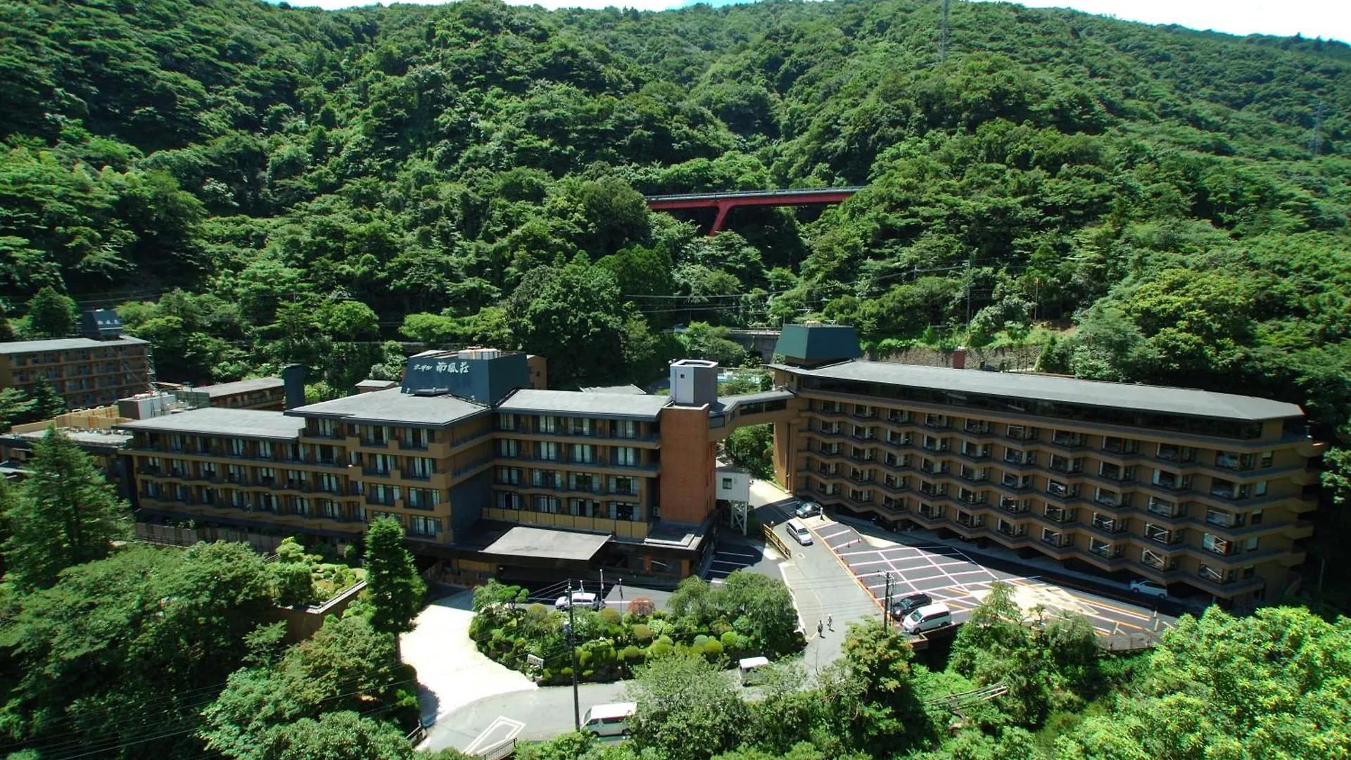 Hotel Nanpuso Hakone 3*,